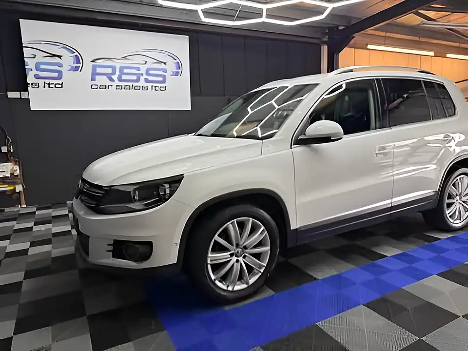 Used 2016 Volkswagen Tiguan Bluemotion Tech Match Edition White - Interior and Exterior details 9