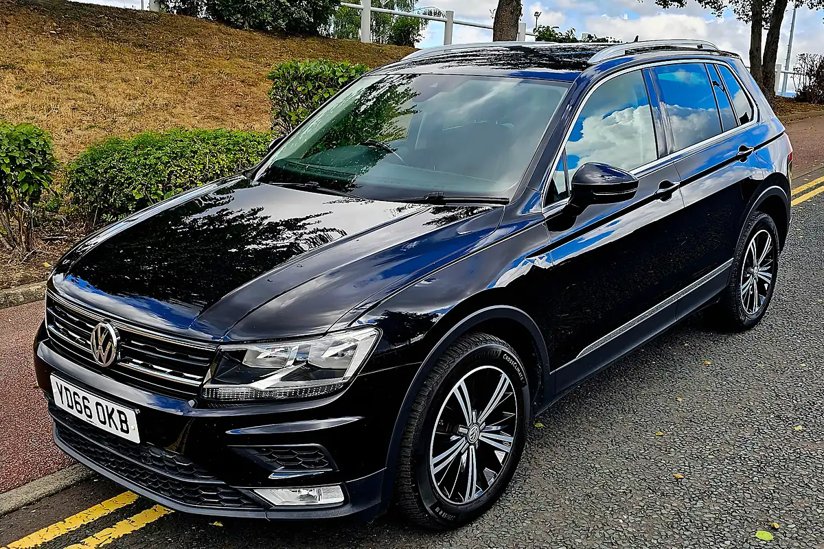 Used 2016 Volkswagen Tiguan Bluemotion Tech Se Navigation Black - Interior and Exterior details 10