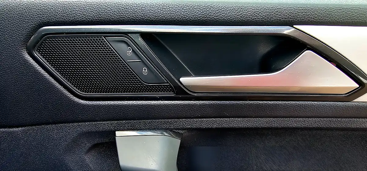 Used 2016 Volkswagen Tiguan Bluemotion Tech Se Navigation Black - Interior and Exterior details 12