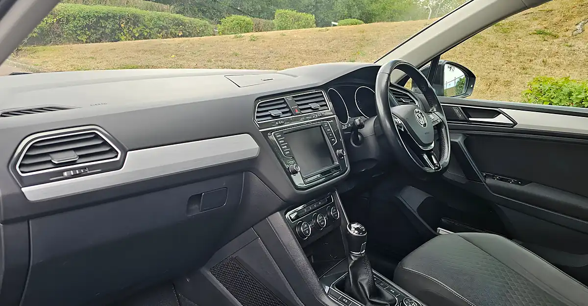 Used 2016 Volkswagen Tiguan Bluemotion Tech Se Navigation Black - Interior and Exterior details 16