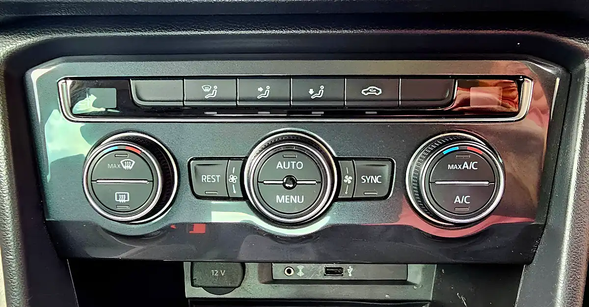 Used 2016 Volkswagen Tiguan Bluemotion Tech Se Navigation Black - Interior and Exterior details 19