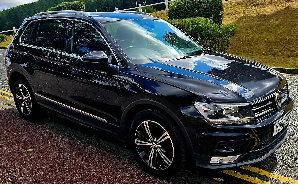 Used 2016 Volkswagen Tiguan Bluemotion Tech Se Navigation Black - Interior and Exterior details 3
