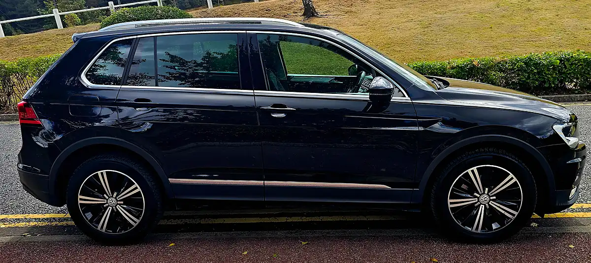 Used 2016 Volkswagen Tiguan Bluemotion Tech Se Navigation Black - Interior and Exterior details 4