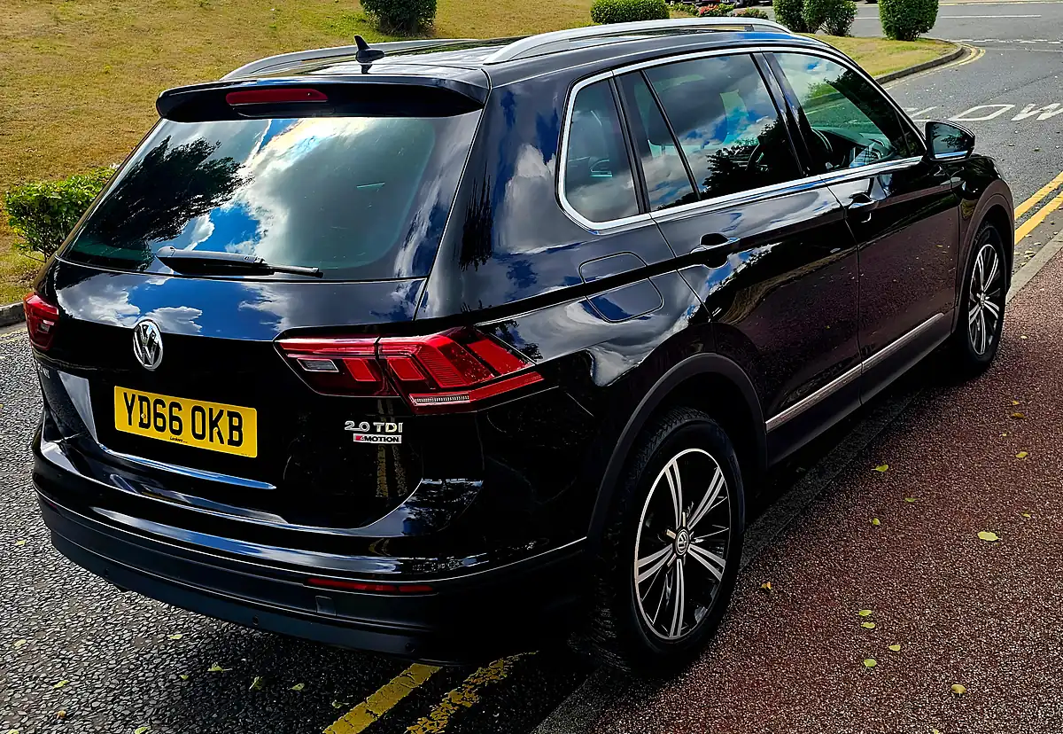 Used 2016 Volkswagen Tiguan Bluemotion Tech Se Navigation Black - Interior and Exterior details 5