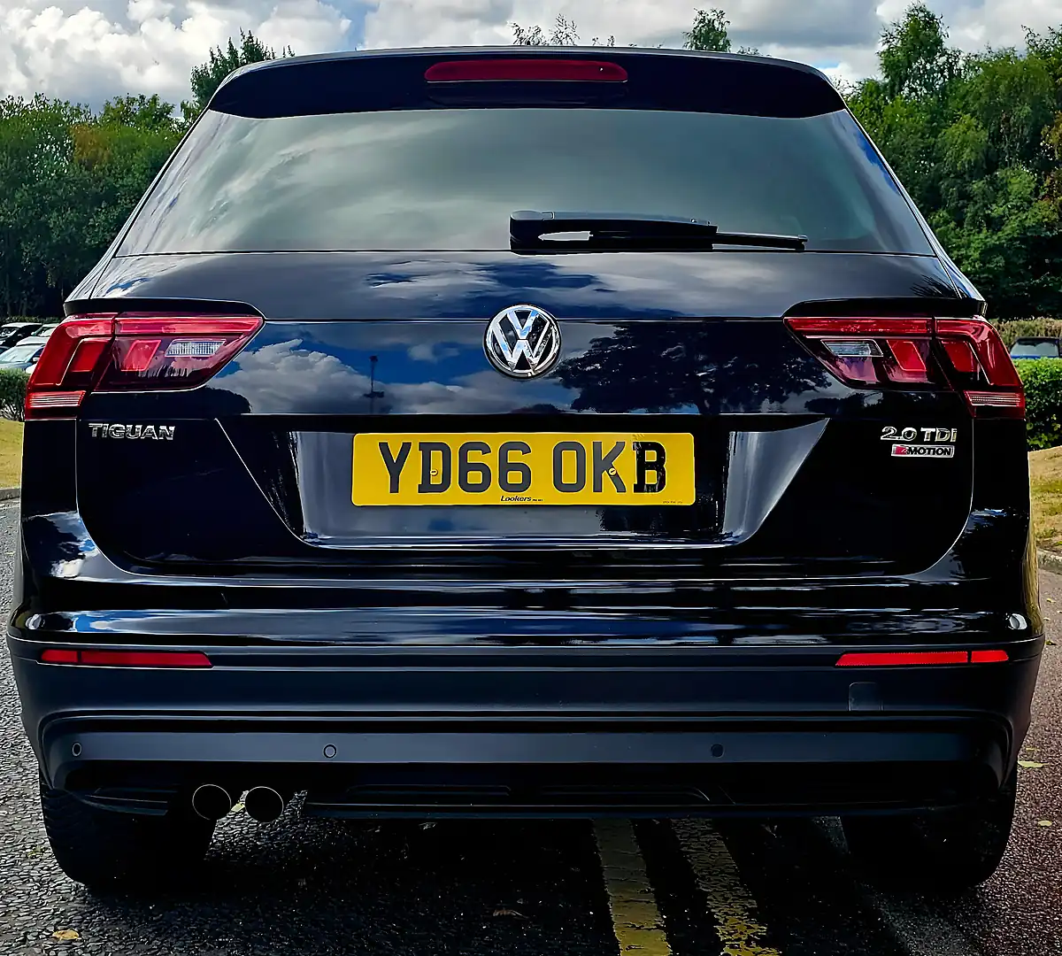 Used 2016 Volkswagen Tiguan Bluemotion Tech Se Navigation Black - Interior and Exterior details 6