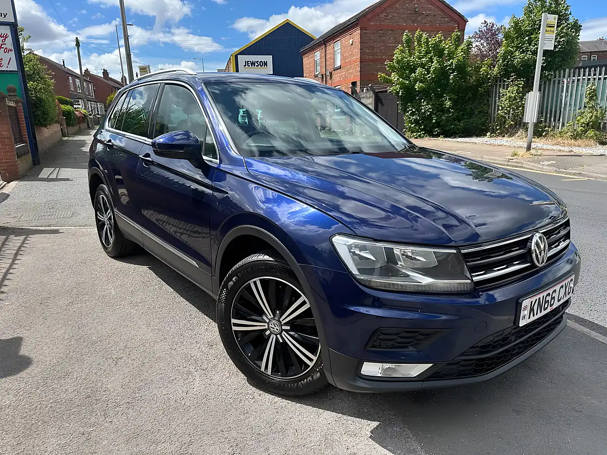 Used 2016 Volkswagen Tiguan Bluemotion Tech Se Navigation Blue - Front View