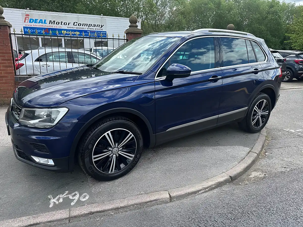 Used 2016 Volkswagen Tiguan Bluemotion Tech Se Navigation Blue - Interior and Exterior details 10