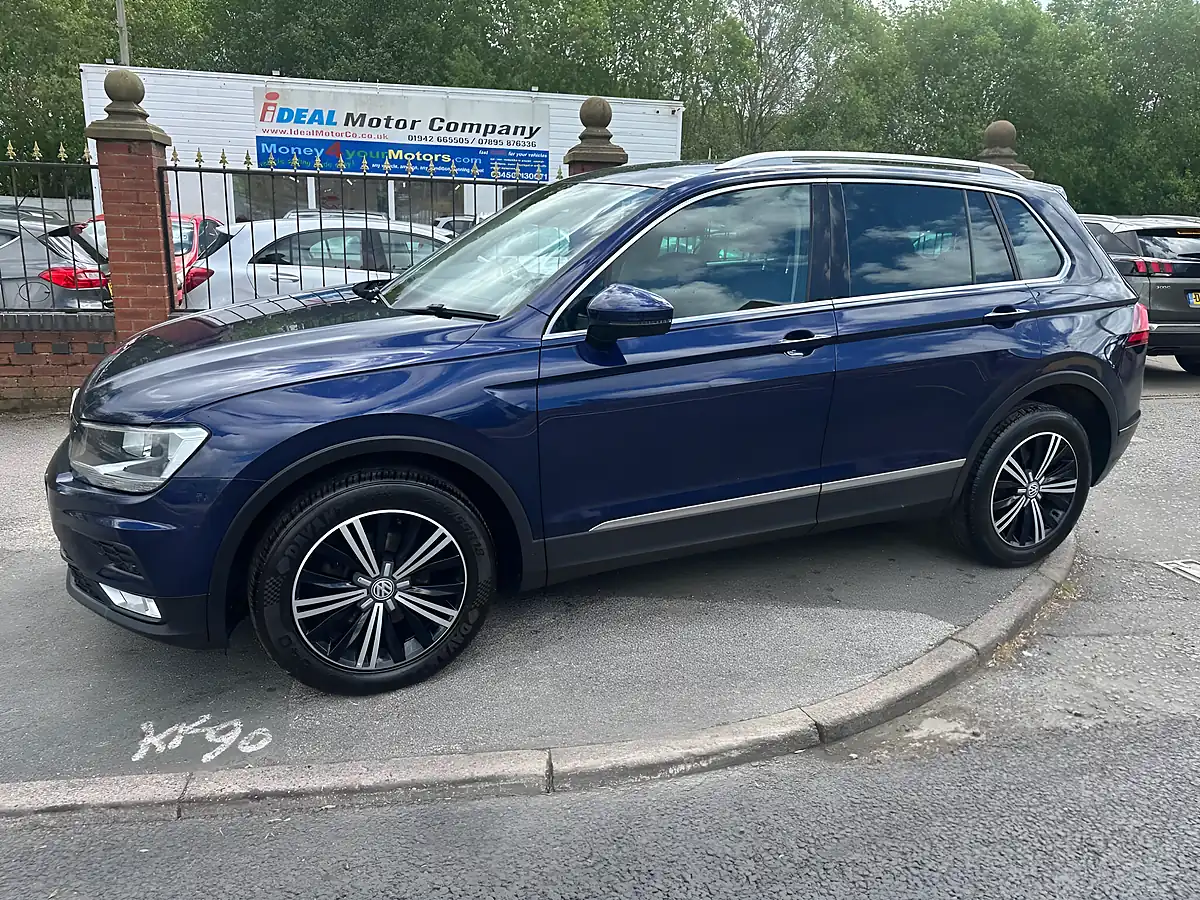 Used 2016 Volkswagen Tiguan Bluemotion Tech Se Navigation Blue - Interior and Exterior details 11