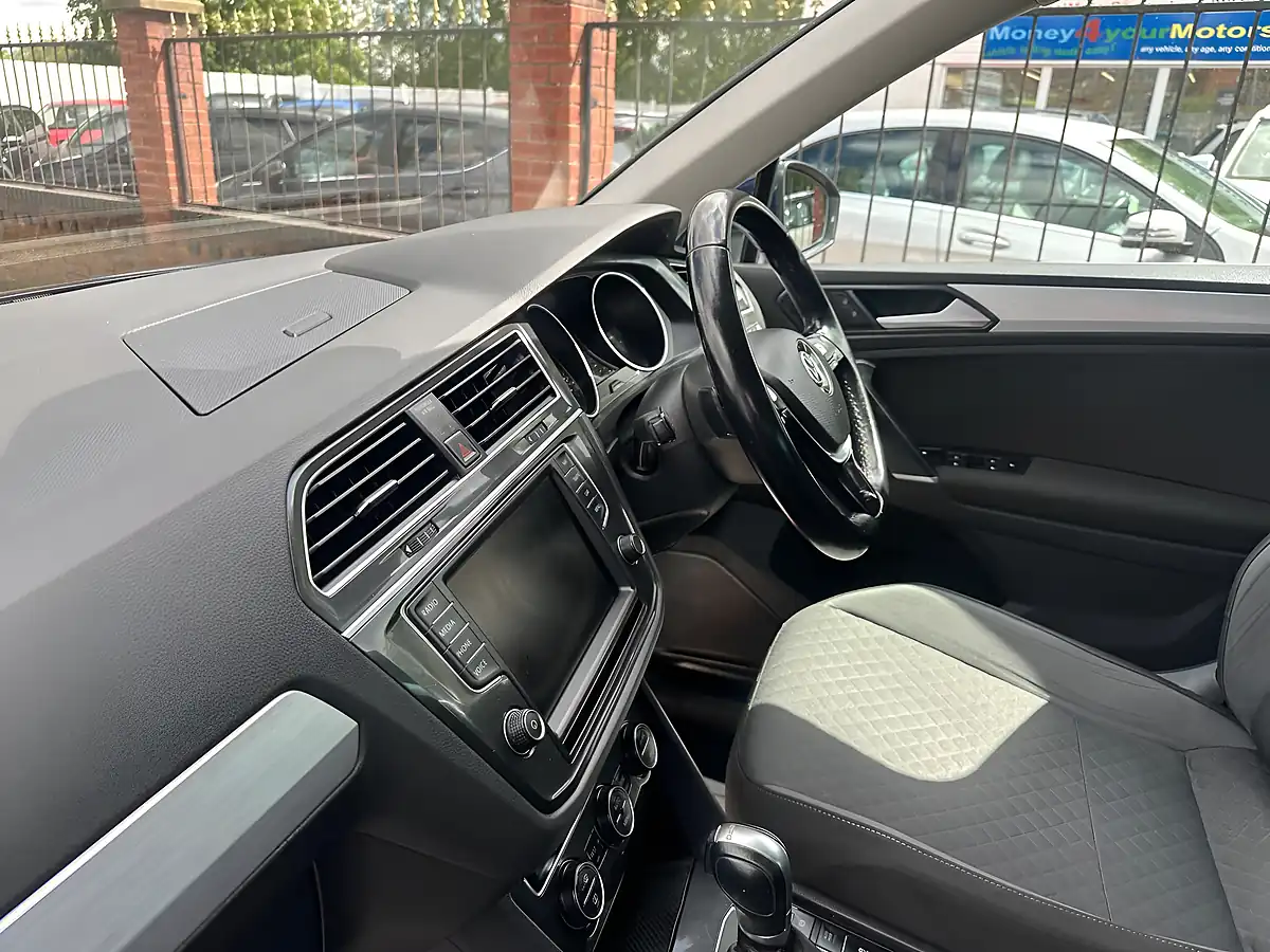Used 2016 Volkswagen Tiguan Bluemotion Tech Se Navigation Blue - Interior and Exterior details 13