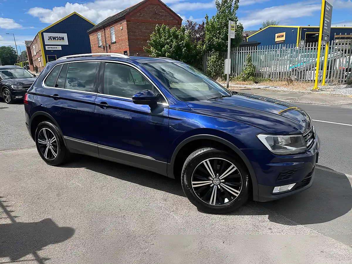 Used 2016 Volkswagen Tiguan Bluemotion Tech Se Navigation Blue - Interior and Exterior details 5