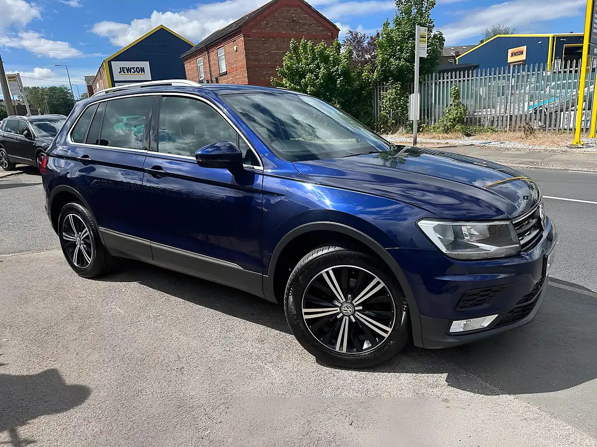 Used 2016 Volkswagen Tiguan Bluemotion Tech Se Navigation Blue - Interior and Exterior details 6