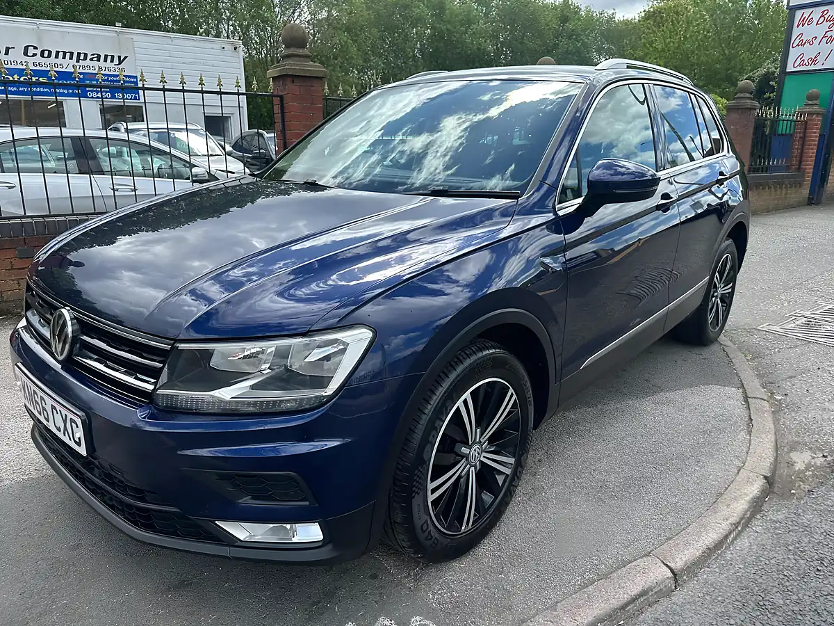 Used 2016 Volkswagen Tiguan Bluemotion Tech Se Navigation Blue - Interior and Exterior details 8