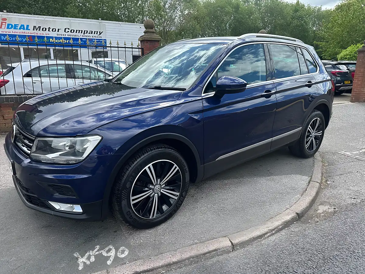 Used 2016 Volkswagen Tiguan Bluemotion Tech Se Navigation Blue - Interior and Exterior details 9