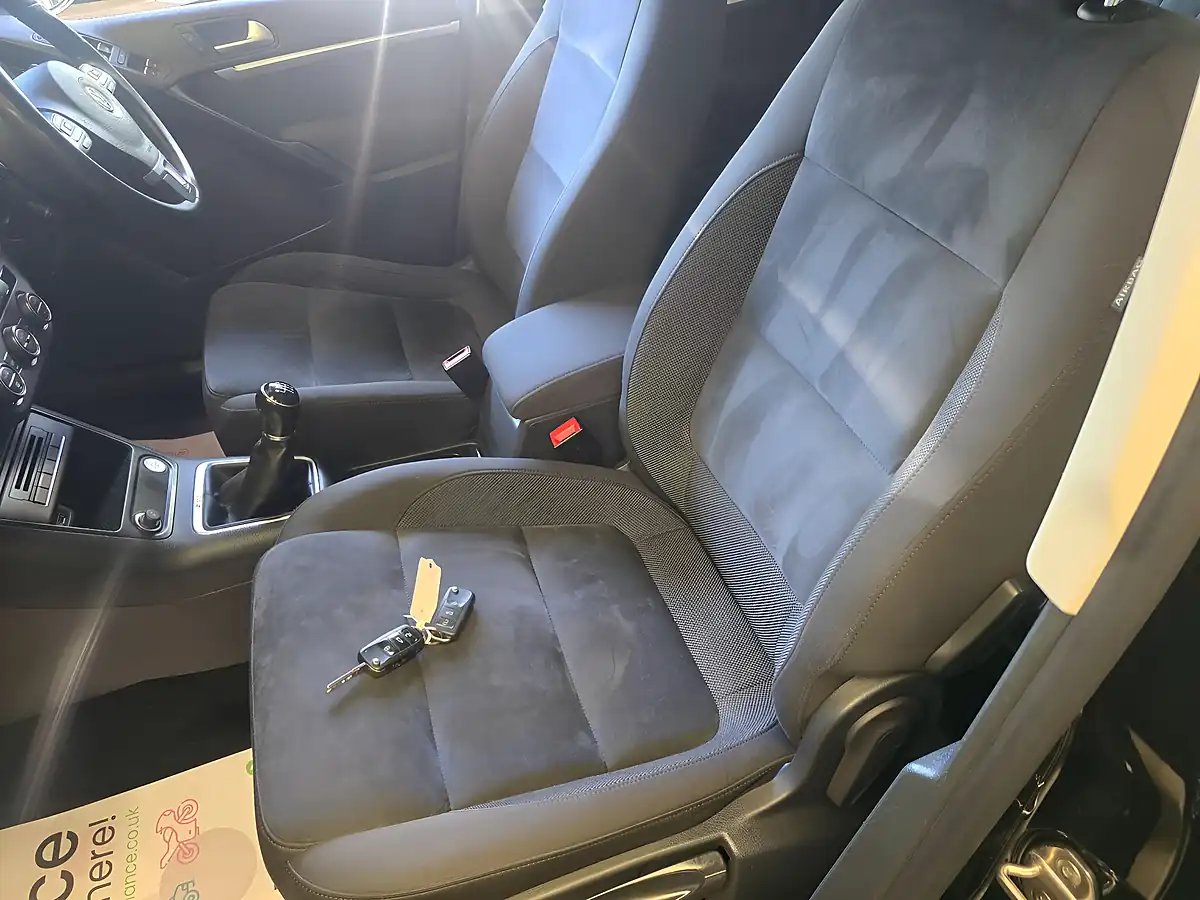 Used 2016 Volkswagen Tiguan Match Edition Black - Interior and Exterior details 12