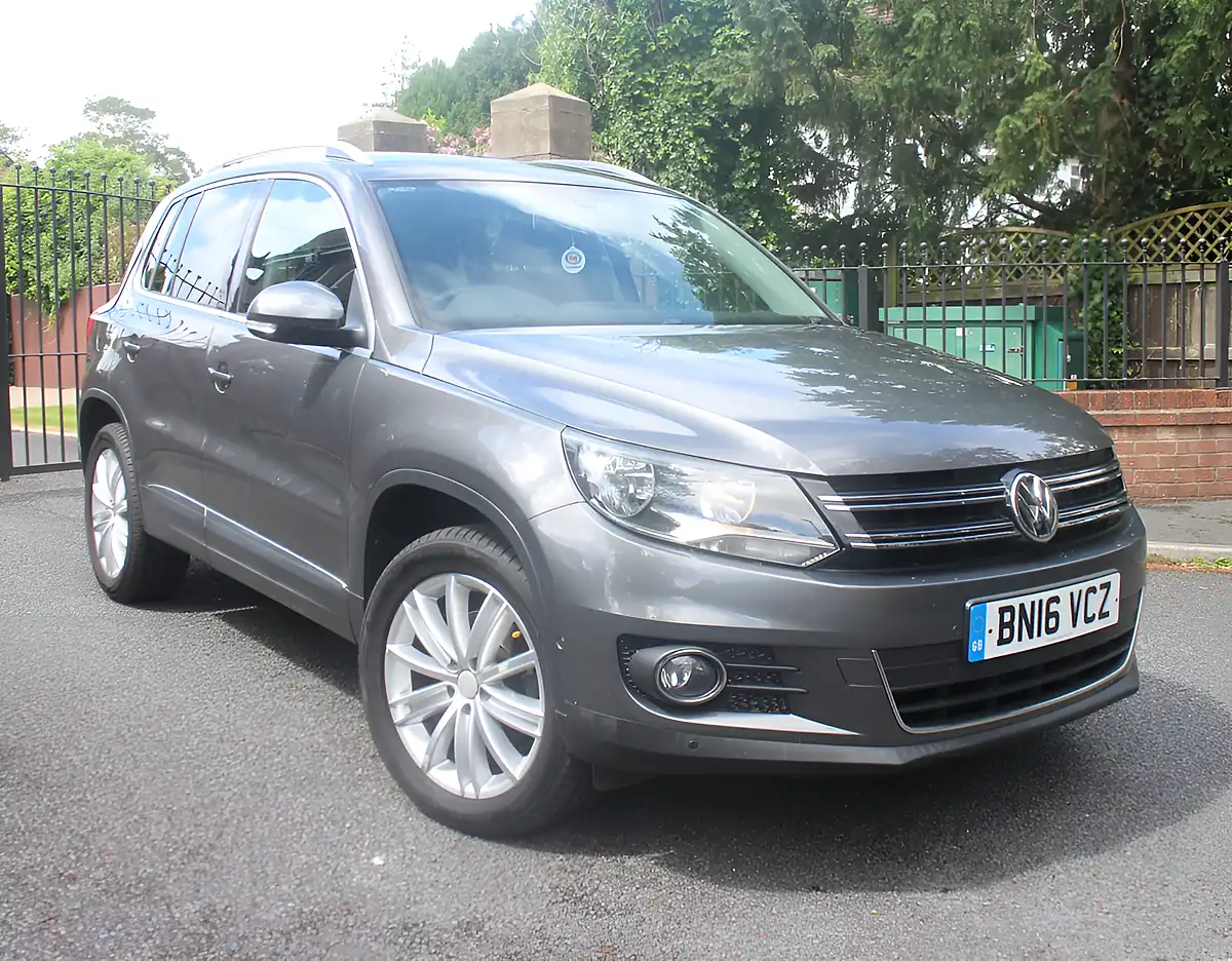 Used 2016 Volkswagen Tiguan Match Edition Grey - Front View