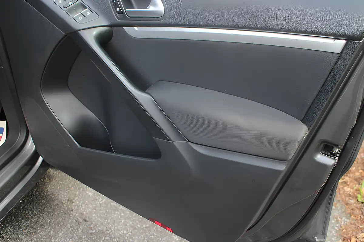 Used 2016 Volkswagen Tiguan Match Edition Grey - Interior and Exterior details 11