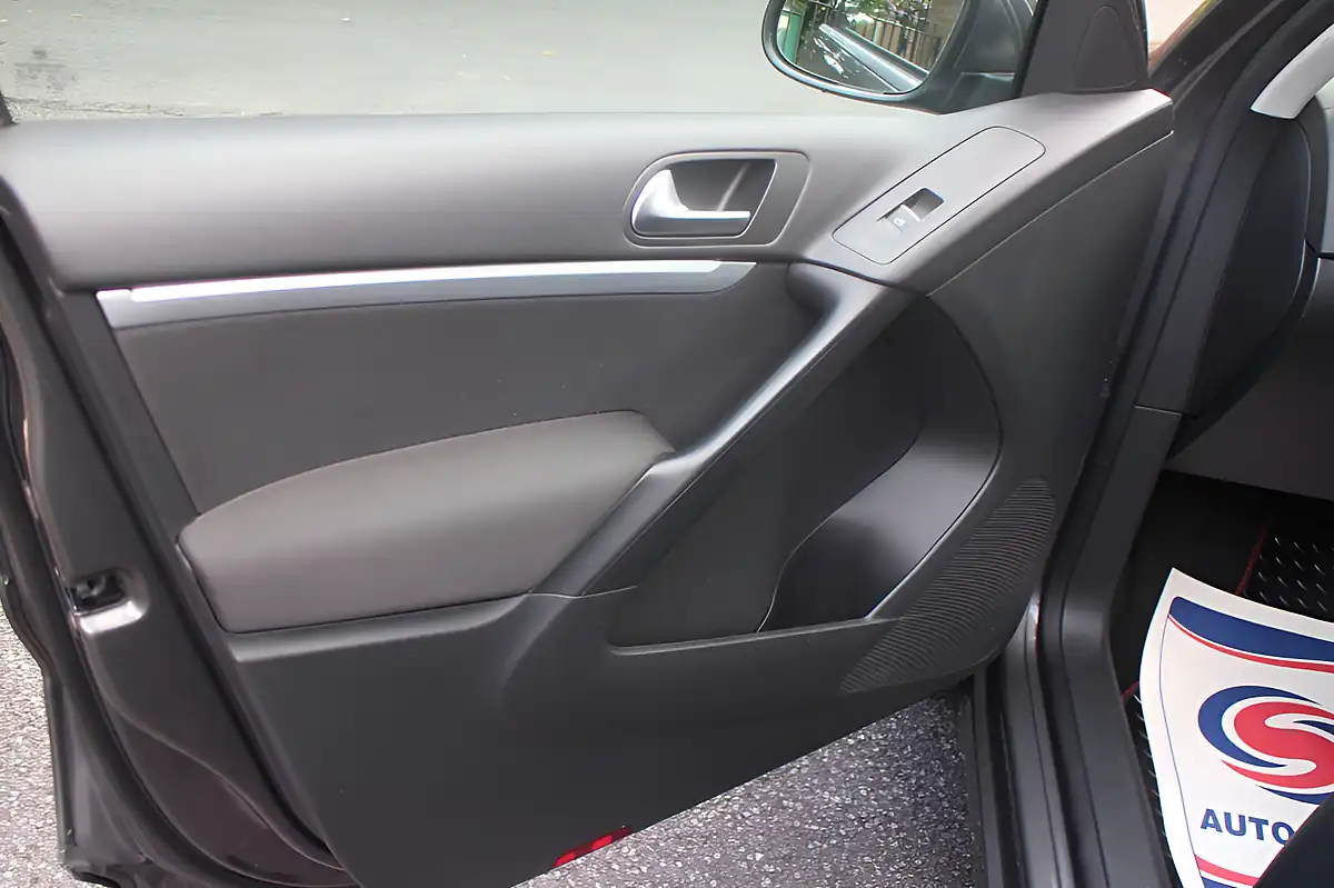 Used 2016 Volkswagen Tiguan Match Edition Grey - Interior and Exterior details 18