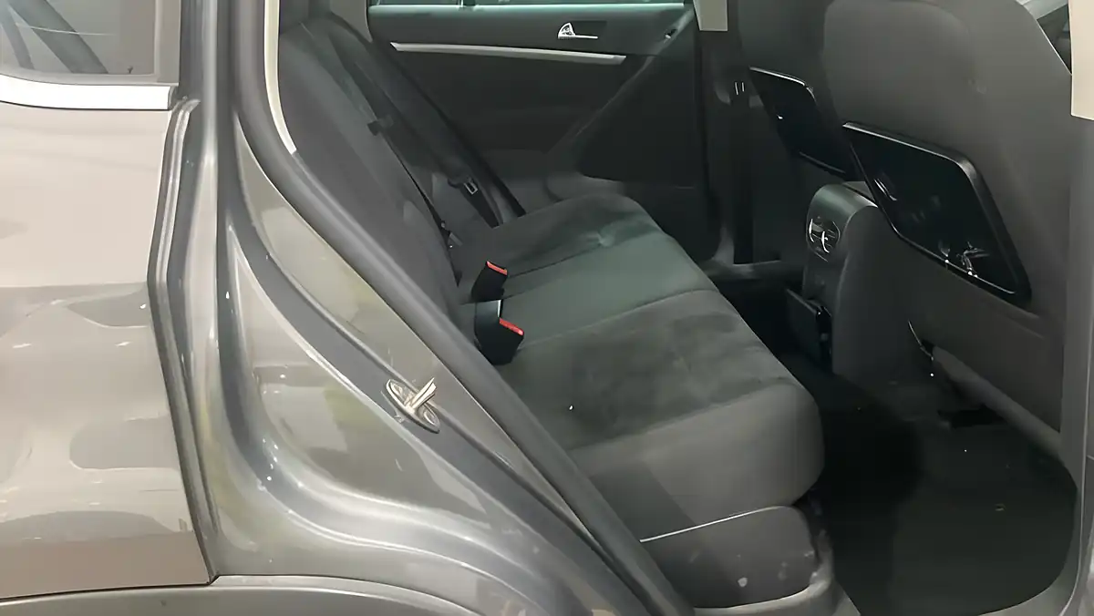 Used 2016 Volkswagen Tiguan Match Edition Grey - Interior and Exterior details 10