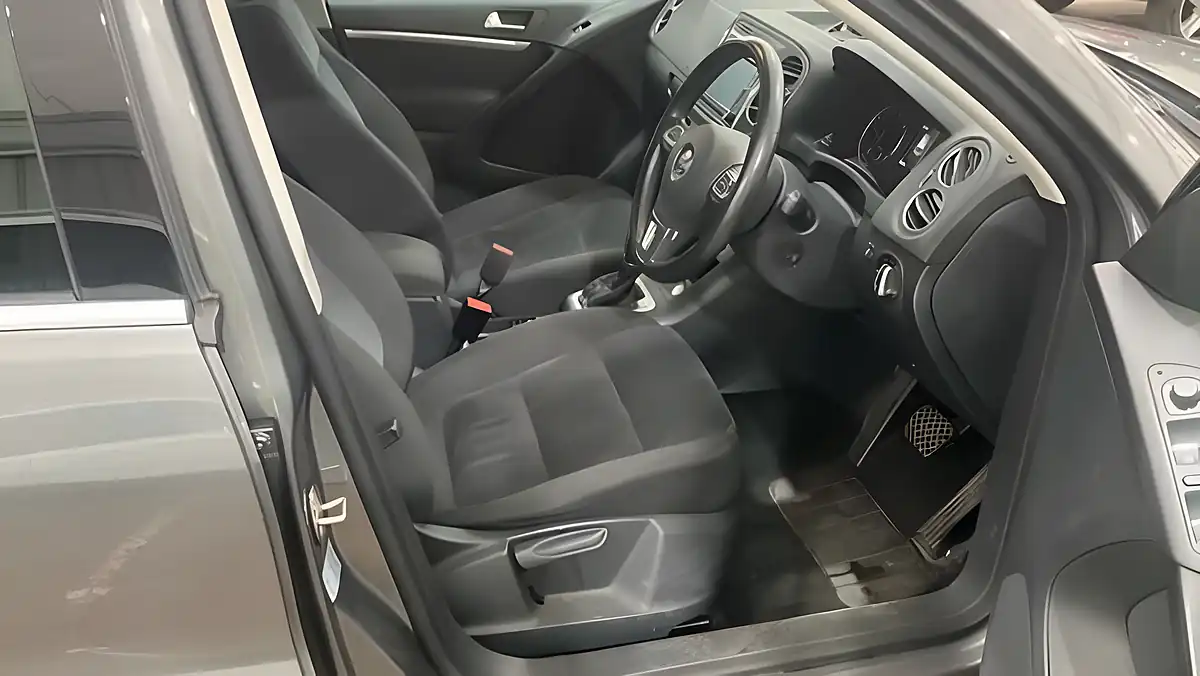 Used 2016 Volkswagen Tiguan Match Edition Grey - Interior and Exterior details 11
