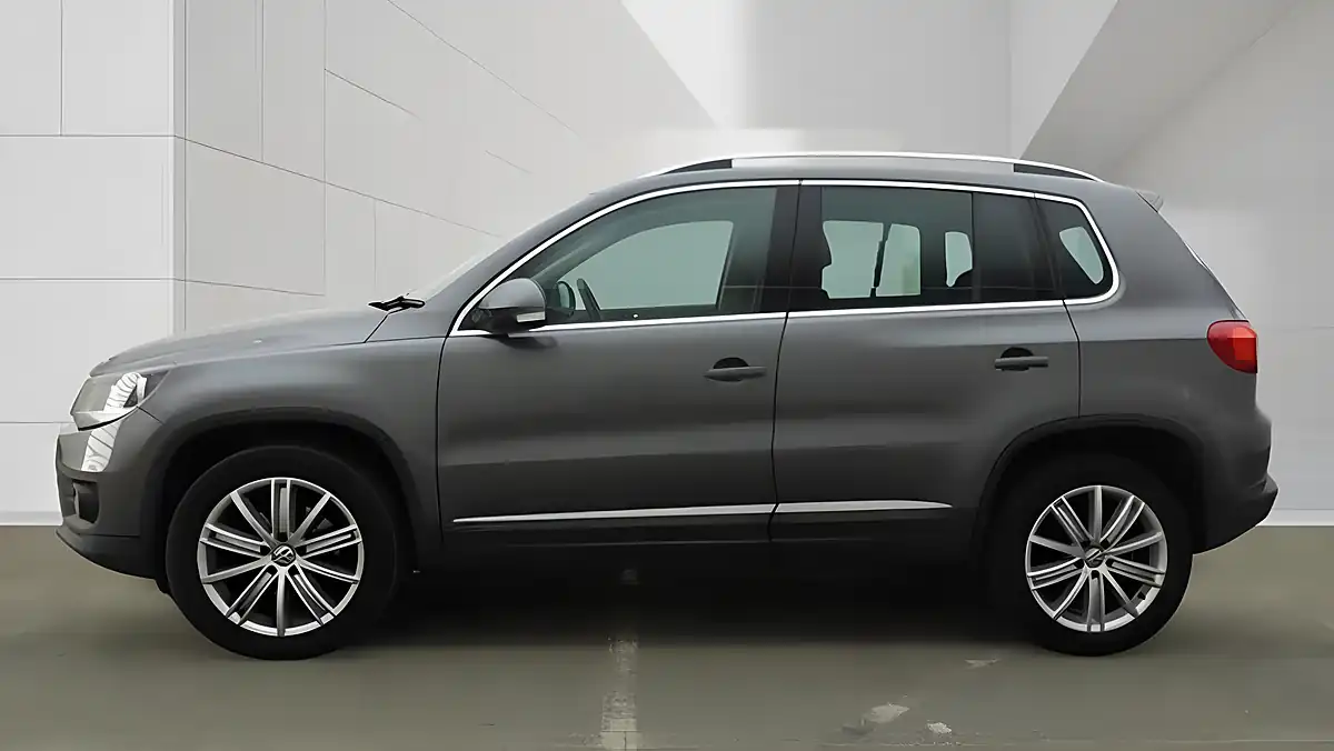 Used 2016 Volkswagen Tiguan Match Edition Grey - Interior and Exterior details 6