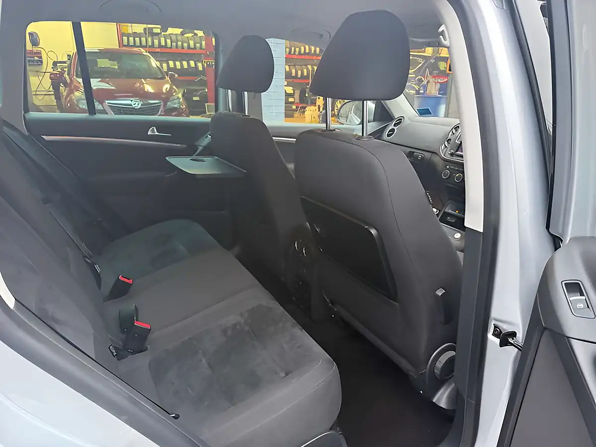 Used 2016 Volkswagen Tiguan Match Edition Silver - Interior and Exterior details 12
