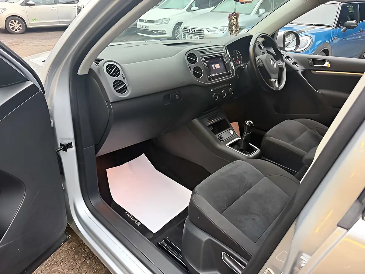 Used 2016 Volkswagen Tiguan Match Edition Silver - Interior and Exterior details 16