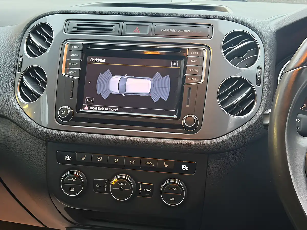 Used 2016 Volkswagen Tiguan Match Edition Silver - Interior and Exterior details 17