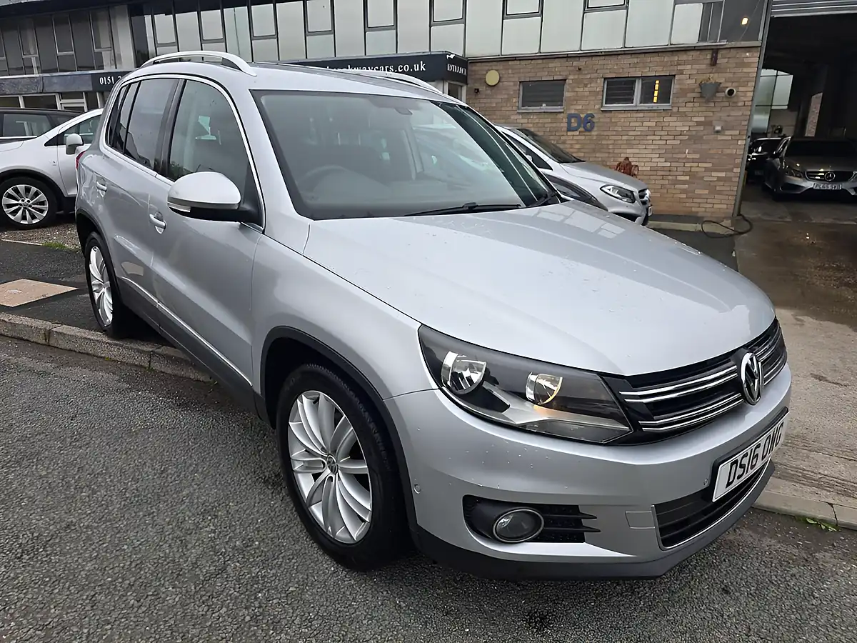 Used 2016 Volkswagen Tiguan Match Edition Silver - Interior and Exterior details 3
