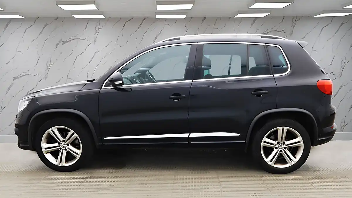 Used 2016 Volkswagen Tiguan R-Line Edition Black - Interior and Exterior details 5