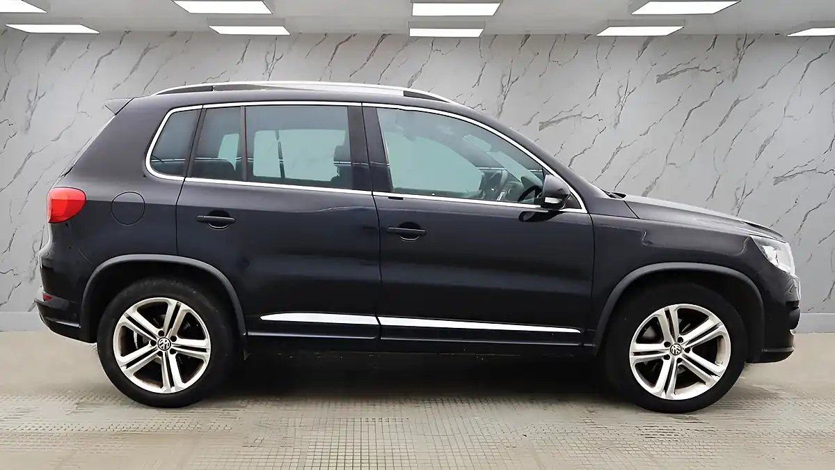 Used 2016 Volkswagen Tiguan R-Line Edition Black - Interior and Exterior details 6