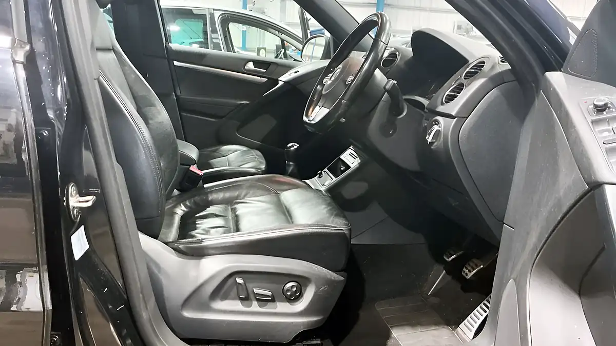 Used 2016 Volkswagen Tiguan R-Line Edition Black - Interior and Exterior details 9