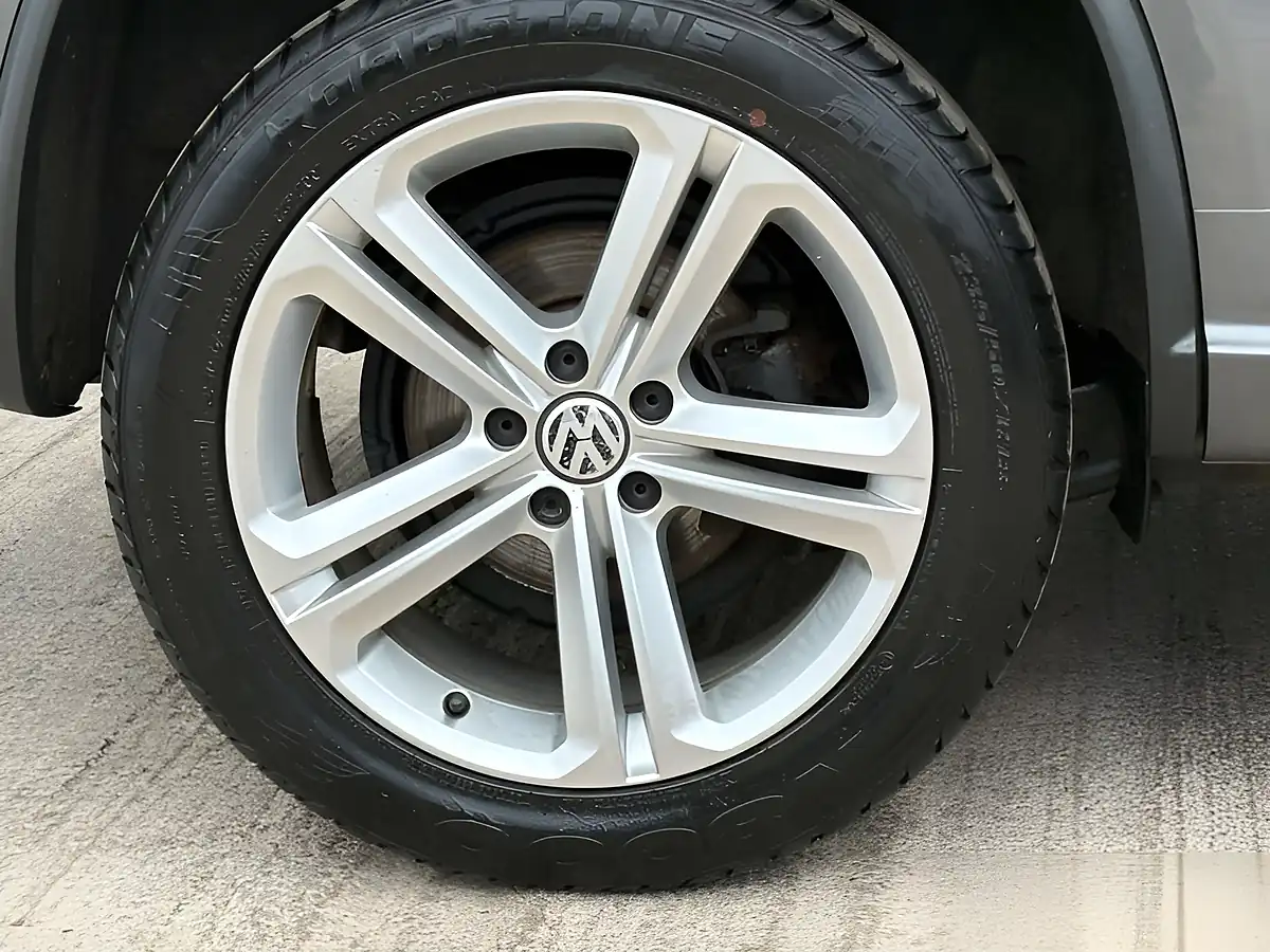 Used 2016 Volkswagen Tiguan R-Line Edition Nimbus Grey - Interior and Exterior details 15