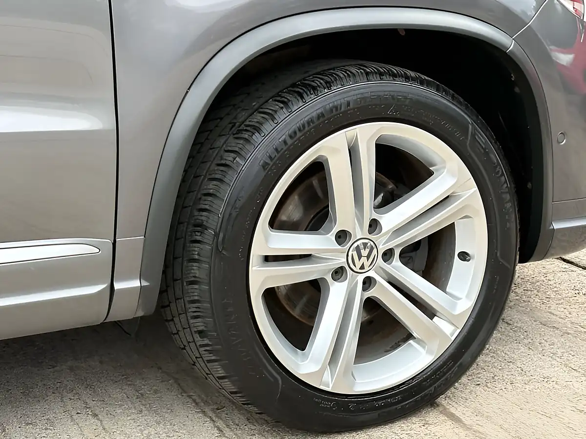 Used 2016 Volkswagen Tiguan R-Line Edition Nimbus Grey - Interior and Exterior details 16