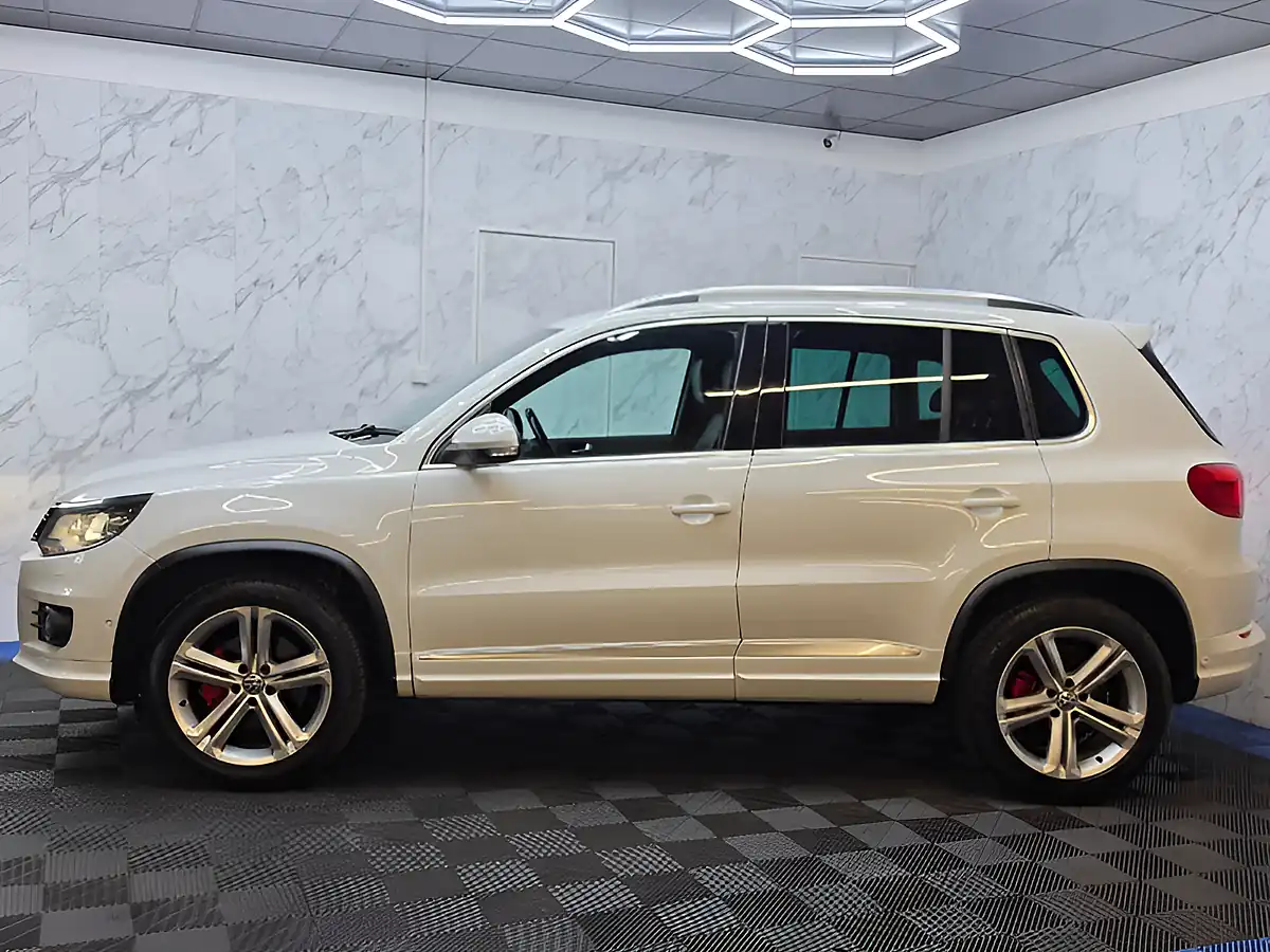 Used 2016 Volkswagen Tiguan R-Line Edition White - Interior and Exterior details 6