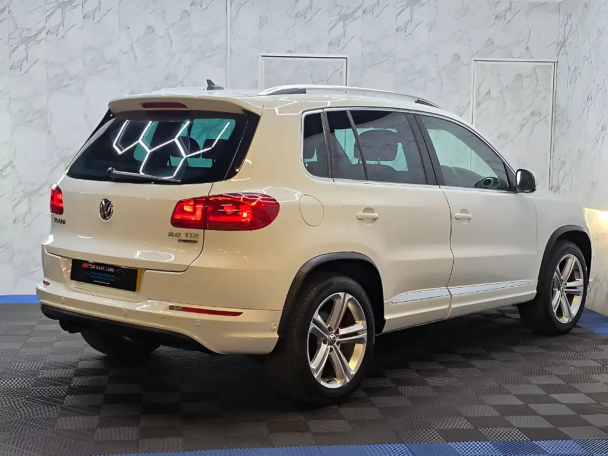 Used 2016 Volkswagen Tiguan R-Line Edition White - Interior and Exterior details 7