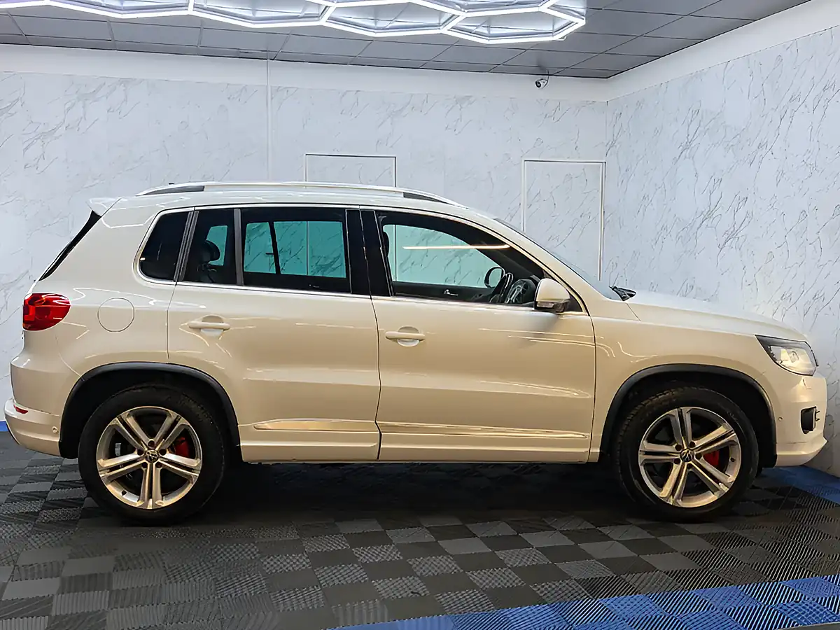 Used 2016 Volkswagen Tiguan R-Line Edition White - Interior and Exterior details 8