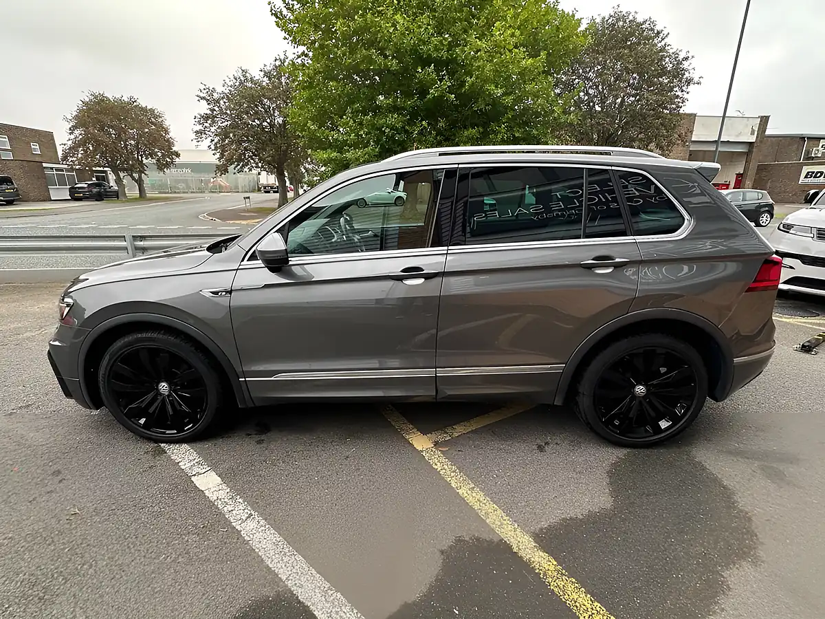 Used 2016 Volkswagen Tiguan R-Line Indium Grey - Interior and Exterior details 5