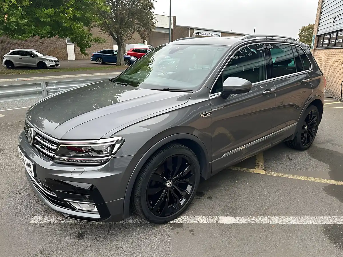 Used 2016 Volkswagen Tiguan R-Line Indium Grey - Interior and Exterior details 6