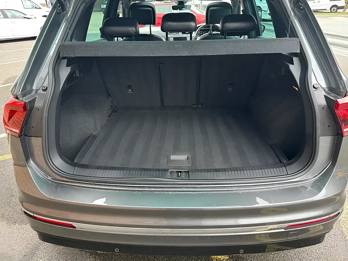 Used 2016 Volkswagen Tiguan R-Line Indium Grey - Interior and Exterior details 8