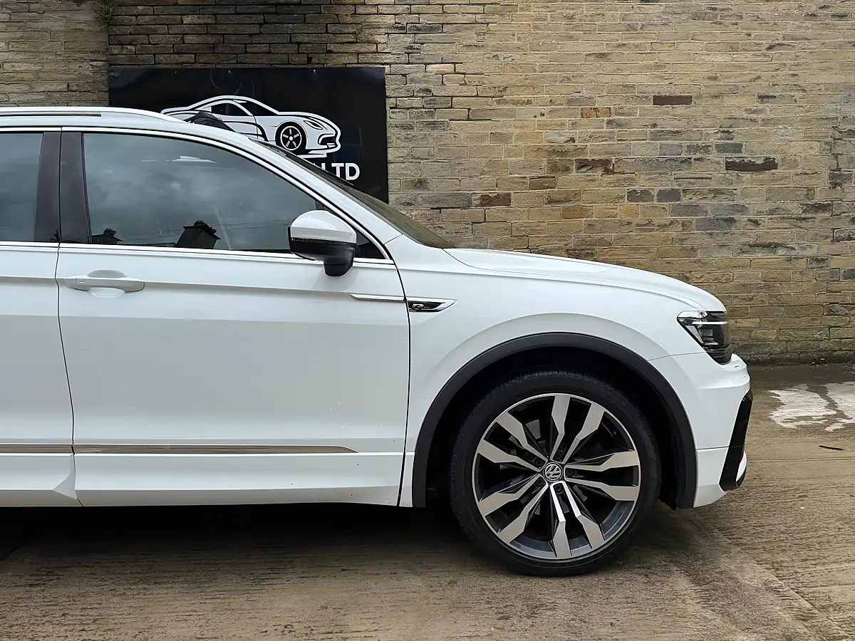 Used 2016 Volkswagen Tiguan R-Line White - Interior and Exterior details 10