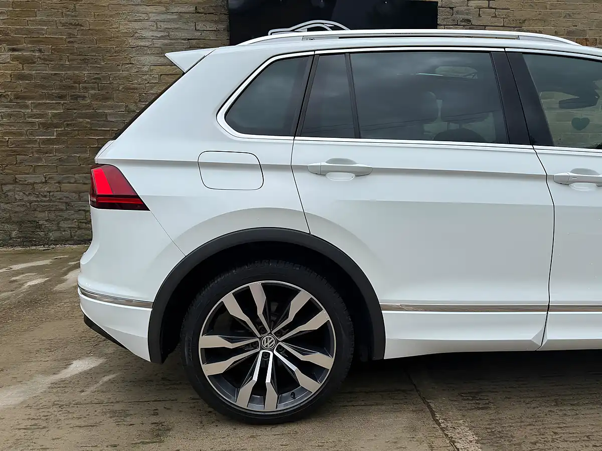 Used 2016 Volkswagen Tiguan R-Line White - Interior and Exterior details 13