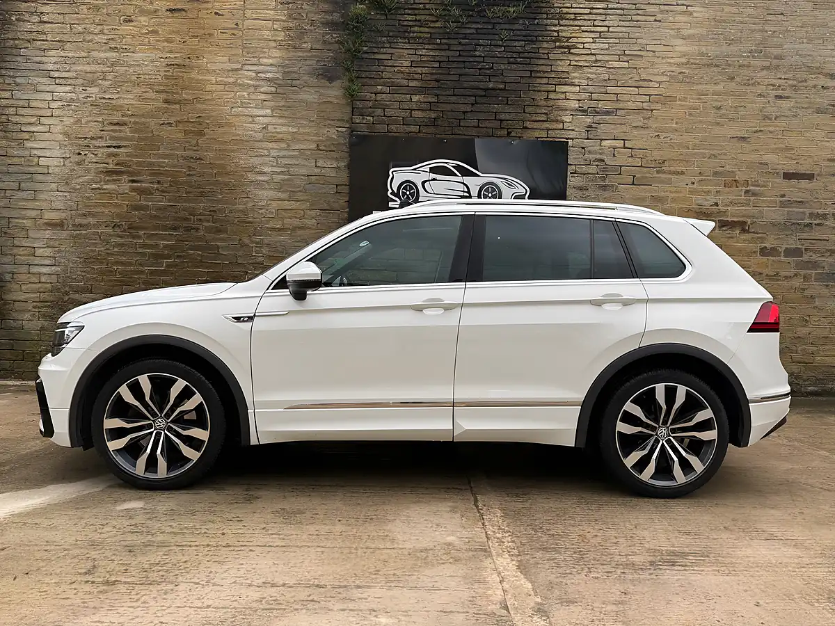 Used 2016 Volkswagen Tiguan R-Line White - Interior and Exterior details 16