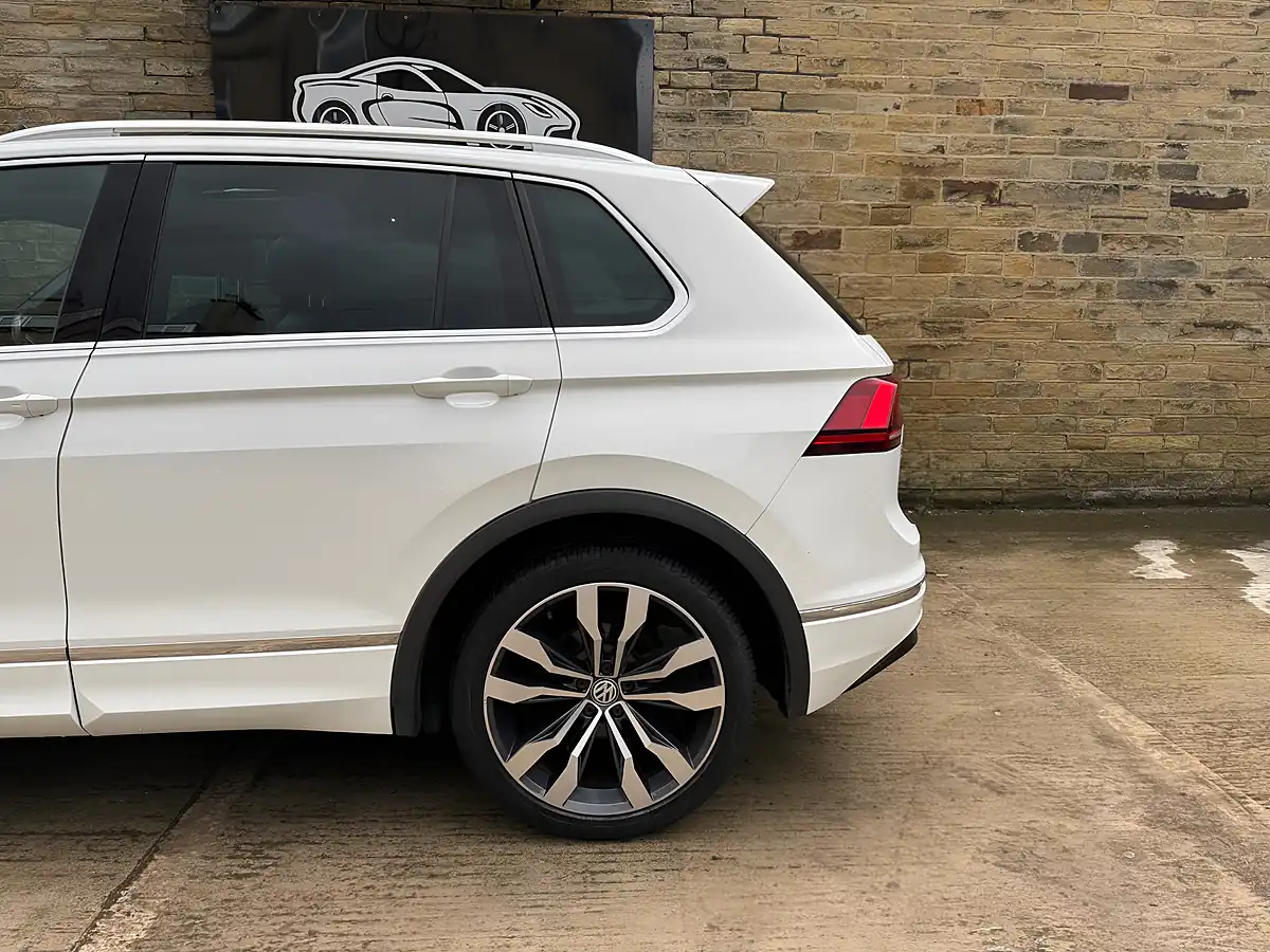 Used 2016 Volkswagen Tiguan R-Line White - Interior and Exterior details 18