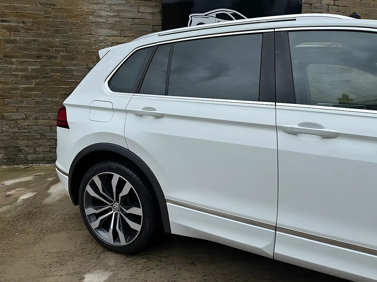 Used 2016 Volkswagen Tiguan R-Line White - Interior and Exterior details 7