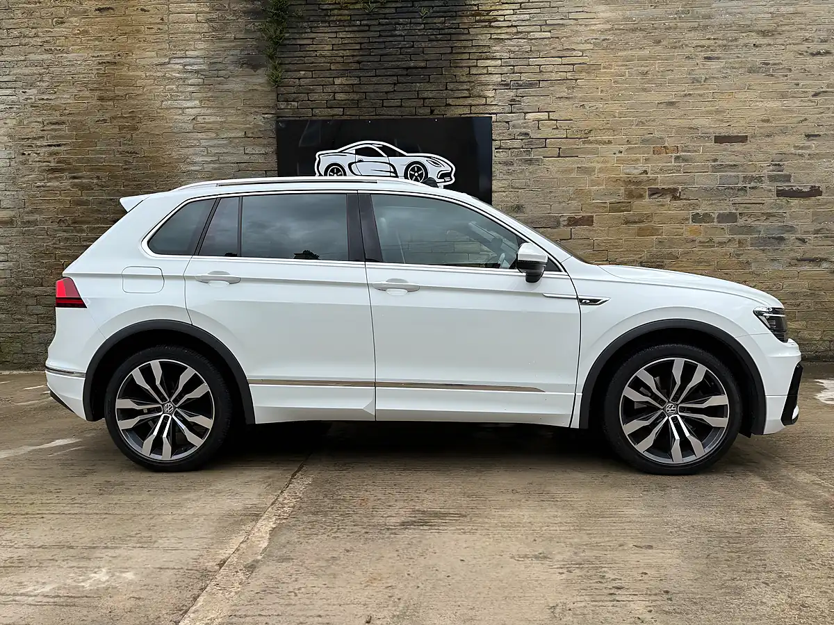Used 2016 Volkswagen Tiguan R-Line White - Interior and Exterior details 8