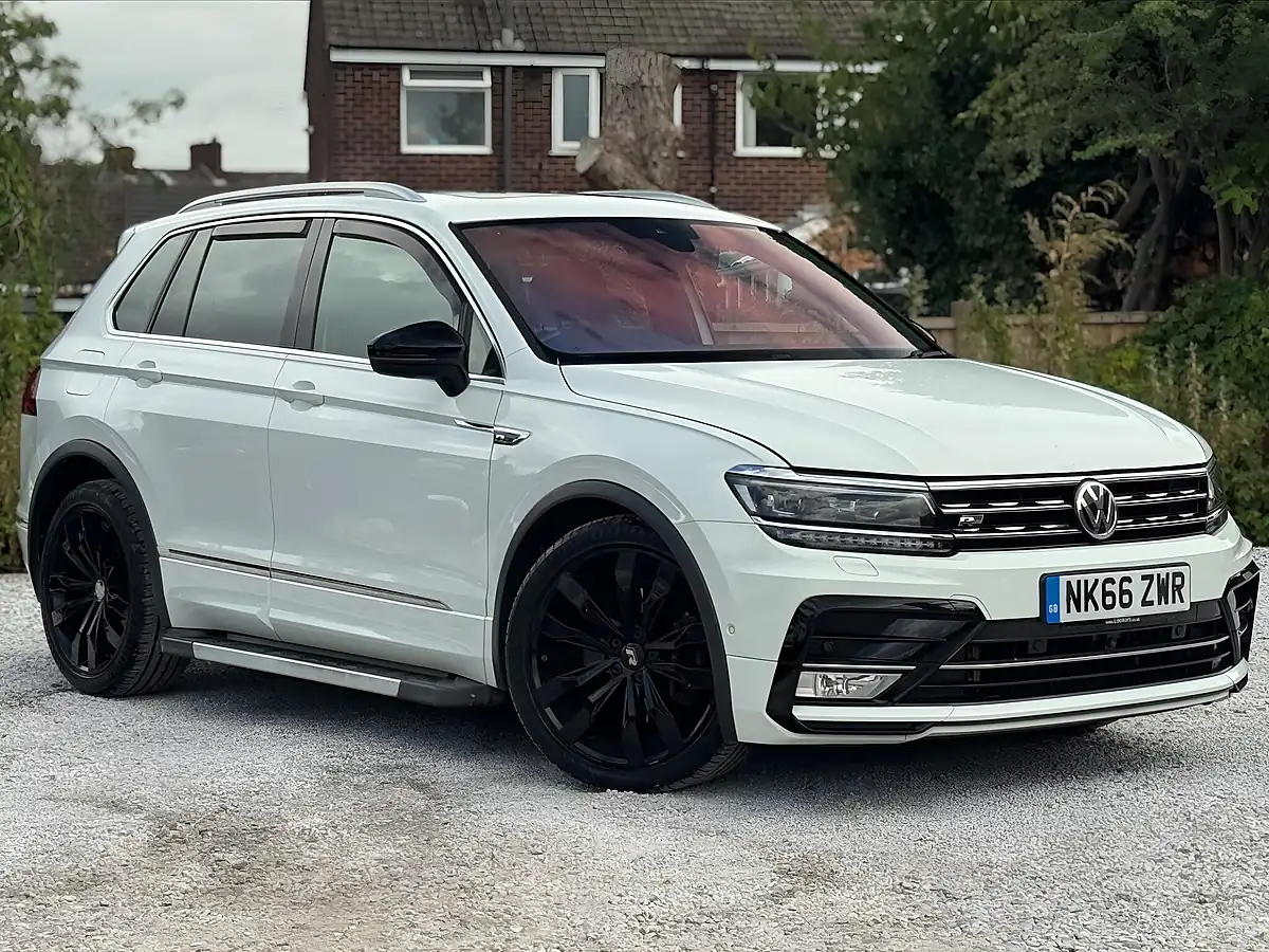 Used 2016 Volkswagen Tiguan R-Line White - Front View