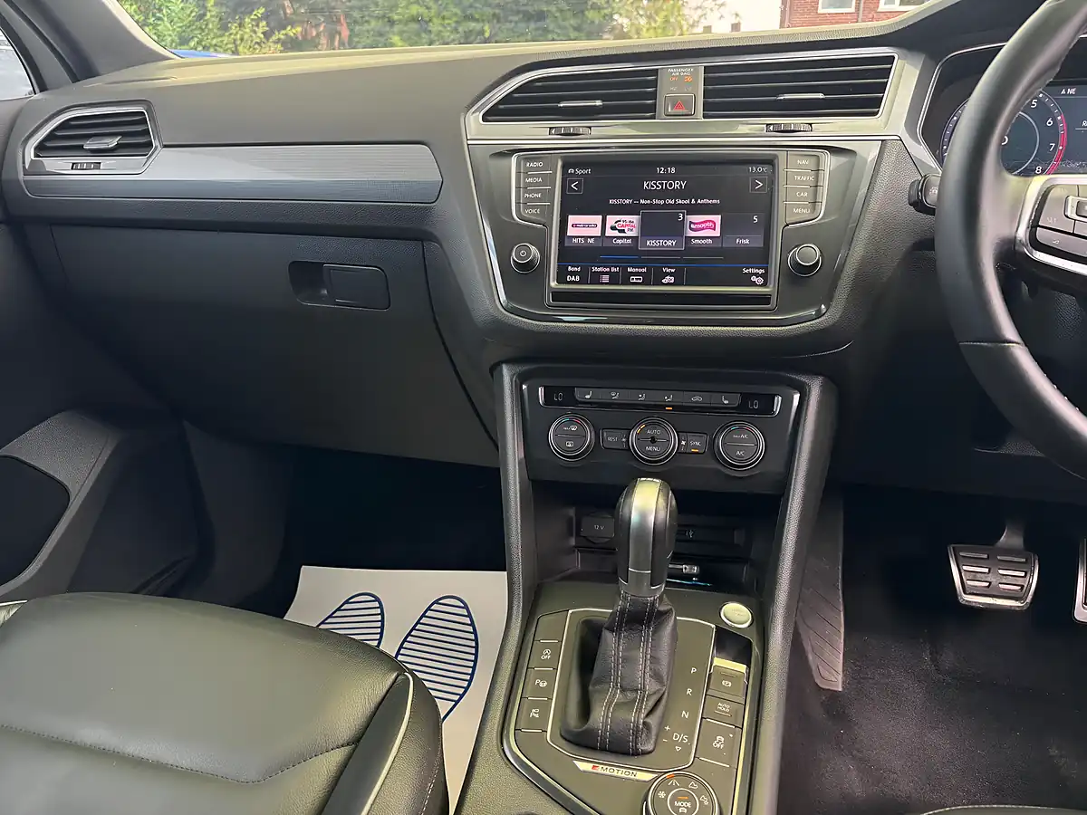 Used 2016 Volkswagen Tiguan R-Line White - Interior and Exterior details 13