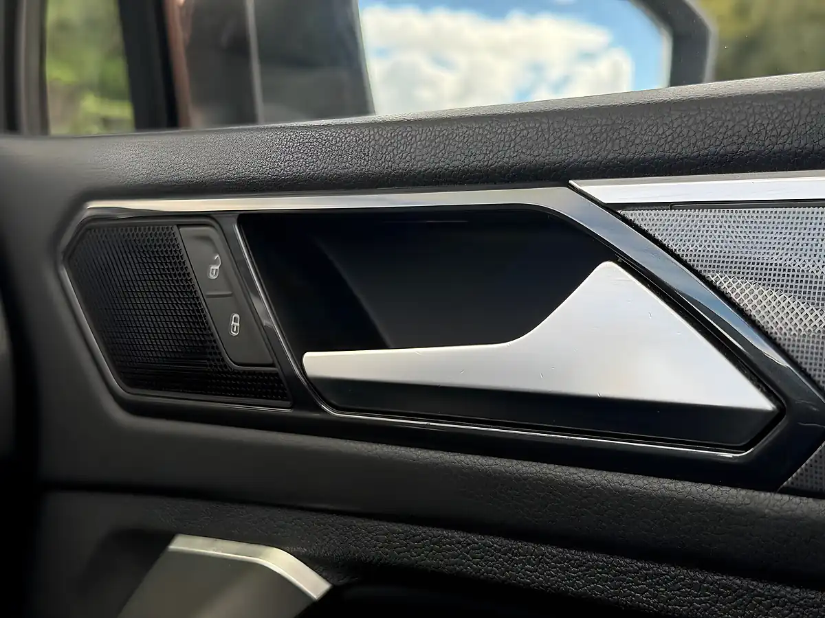 Used 2016 Volkswagen Tiguan R-Line White - Interior and Exterior details 15