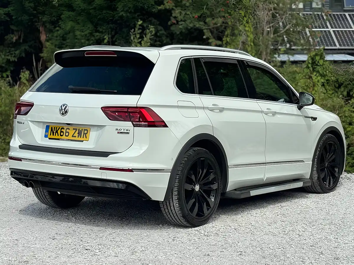 Used 2016 Volkswagen Tiguan R-Line White - Interior and Exterior details 9