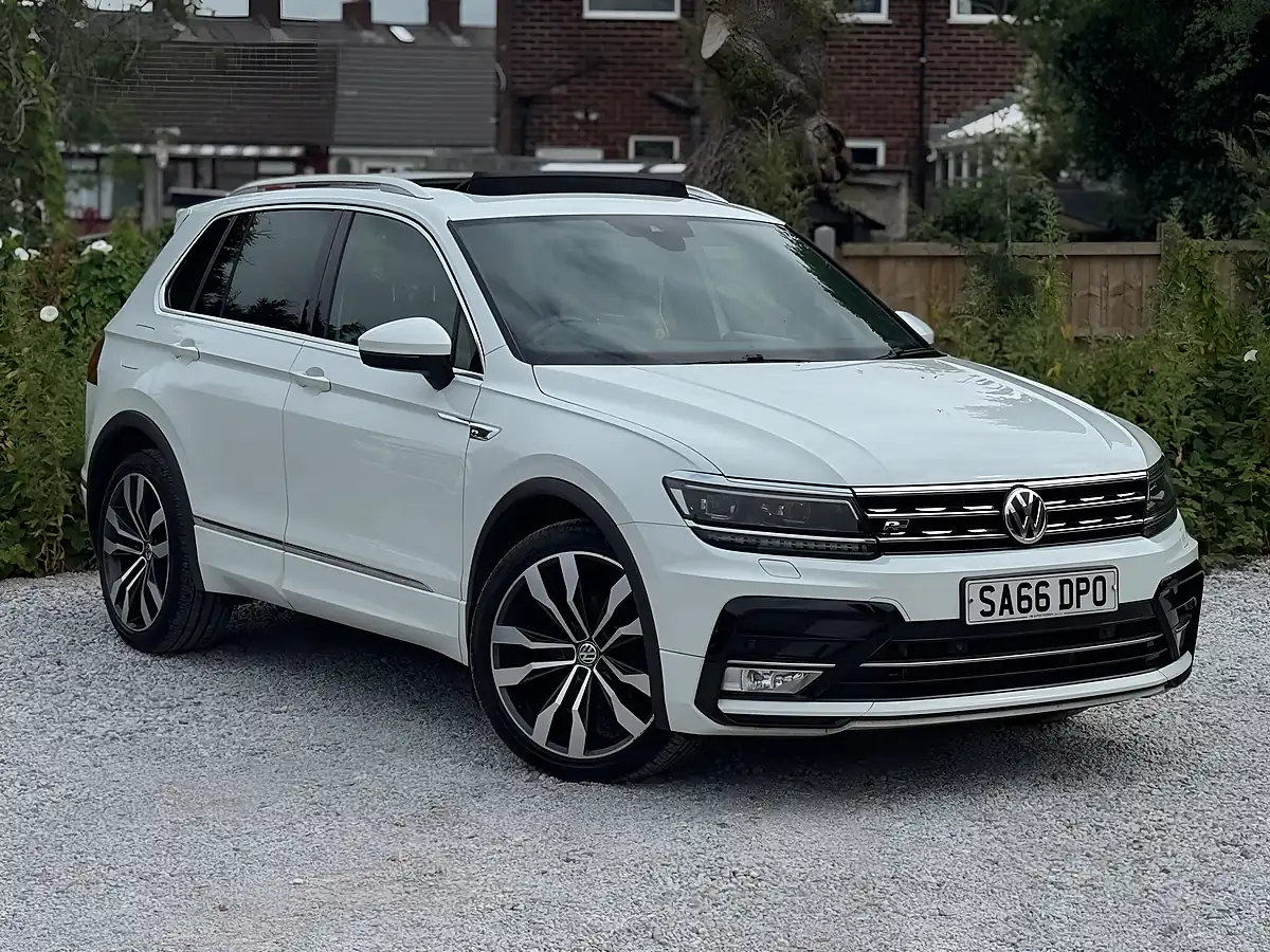 Used 2016 Volkswagen Tiguan R-Line White - Front View